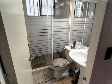 VENTA AMPLIA CASA EXCELENTE CONECTIVIDAD