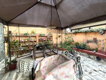 VENTA AMPLIA CASA EXCELENTE CONECTIVIDAD