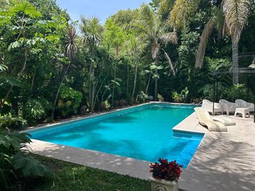 CASA 6 AMBIENTES PILETA -JARDIN DE INVIERNO-PARQUE