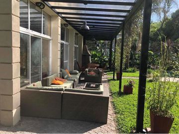 CASA 6 AMBIENTES PILETA -JARDIN DE INVIERNO-PARQUE
