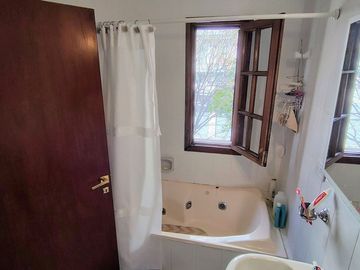 Lote con Casa + Consultorio + Cochera Flores Norte
