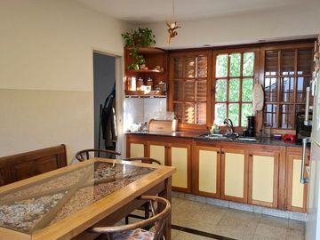 Lote con Casa + Consultorio + Cochera Flores Norte