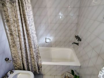 Lote con Casa + Consultorio + Cochera Flores Norte
