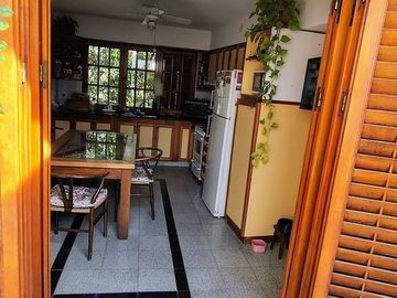 Lote con Casa + Consultorio + Cochera Flores Norte