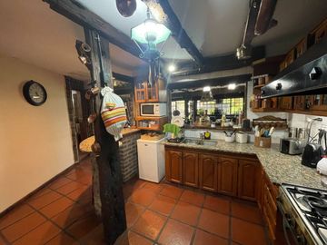 VENTA CASA 4 AMB- C/ COCHERA Y JARDIN- MORENO