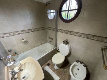 VENTA CASA 4 AMB- C/ COCHERA Y JARDIN- MORENO