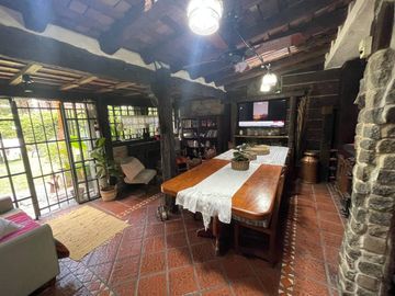 VENTA CASA 4 AMB- C/ COCHERA Y JARDIN- MORENO
