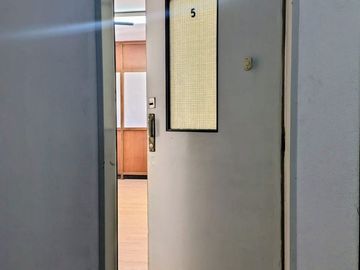 Venta de oficina comercial sobre Av. de Mayo 1300
