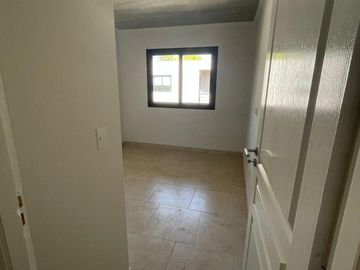 VENTA DEPTO 2 AMB C/BALCÓN -BAUL/COCH - MORENO