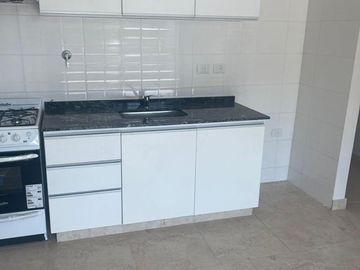 VENTA DEPTO 2 AMB C/BALCÓN -BAUL/COCH - MORENO