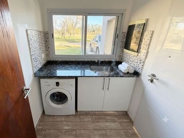 Casa 4 Amb Suite Pileta Parque de 2000m²  Lujan