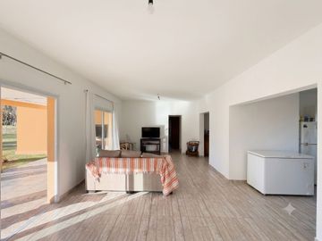 Casa 4 Amb Suite Pileta Parque de 2000m²  Lujan