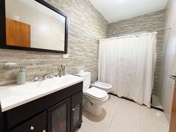 Casa 4 Amb Suite Pileta Parque de 2000m²  Lujan