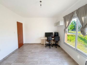 Casa 4 Amb Suite Pileta Parque de 2000m²  Lujan