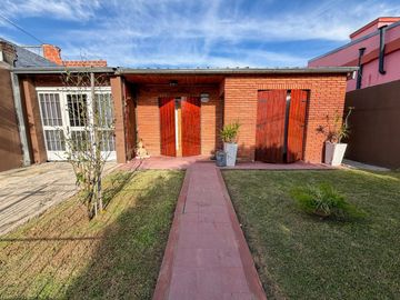 CASA 4 AMBIENTES COCHERA JARDIN PILETA ITUZAINGO