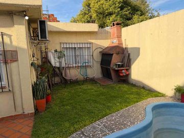CASA 4 AMBIENTES COCHERA JARDIN PILETA ITUZAINGO