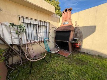 CASA 4 AMBIENTES COCHERA JARDIN PILETA ITUZAINGO