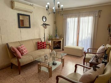 CASA 4 AMBIENTES COCHERA JARDIN PILETA ITUZAINGO