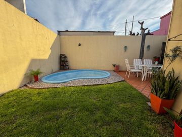 CASA 4 AMBIENTES COCHERA JARDIN PILETA ITUZAINGO