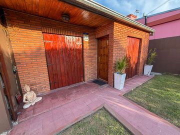 CASA 4 AMBIENTES COCHERA JARDIN PILETA ITUZAINGO
