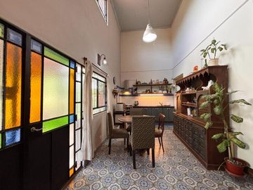 CASA EN VENTA EN LA REJA CON PILETA Y PARQUE