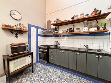 CASA EN VENTA EN LA REJA CON PILETA Y PARQUE