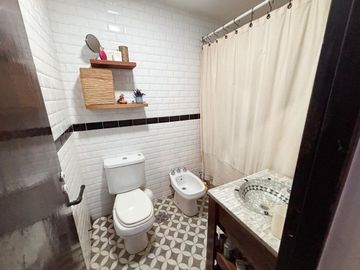CASA EN VENTA EN LA REJA CON PILETA Y PARQUE