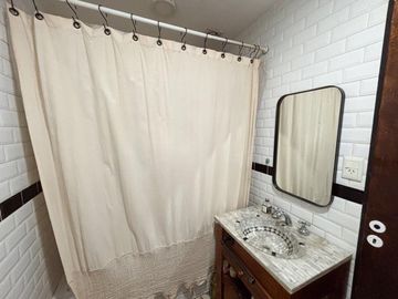 CASA EN VENTA EN LA REJA CON PILETA Y PARQUE