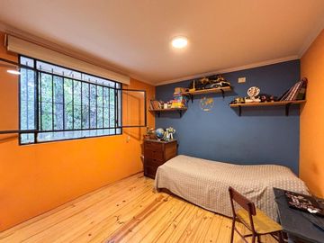 CASA EN VENTA EN LA REJA CON PILETA Y PARQUE
