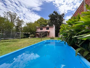 CASA EN VENTA EN LA REJA CON PILETA Y PARQUE