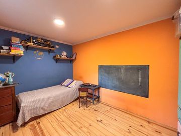 CASA EN VENTA EN LA REJA CON PILETA Y PARQUE