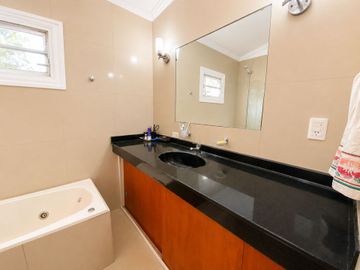 VENTA CASA 4 AMB CON PILETA Y QUINCHO- EL REMANSO-
