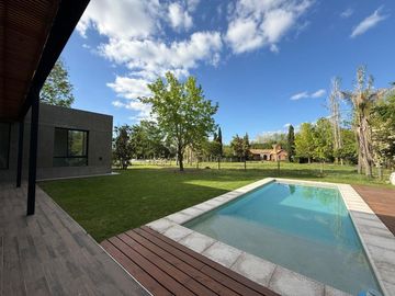 Casa en venta 4mb Country carmel Pilar a estrenar