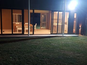 CASA EN VENTA 1 DORMITORIO FISHERTON