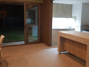 CASA EN VENTA 1 DORMITORIO FISHERTON