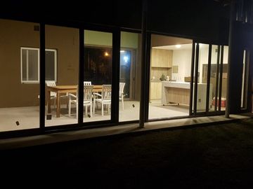 CASA EN VENTA 1 DORMITORIO FISHERTON