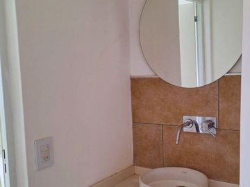 CASA EN VENTA 1 DORMITORIO FISHERTON