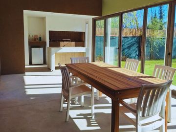 CASA EN VENTA 1 DORMITORIO FISHERTON