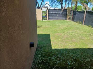 CASA EN VENTA 1 DORMITORIO FISHERTON