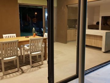 CASA EN VENTA 1 DORMITORIO FISHERTON
