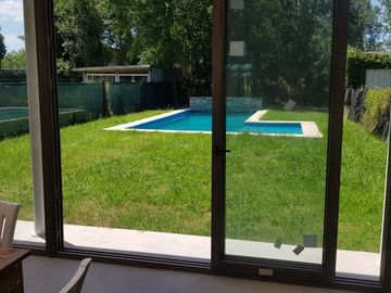 CASA EN VENTA 1 DORMITORIO FISHERTON