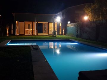 CASA EN VENTA 1 DORMITORIO FISHERTON