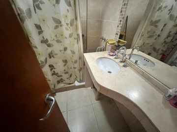 VENTA DEPARTAMENTO 2 DORMITORIOS - PATIO- ARROYITO
