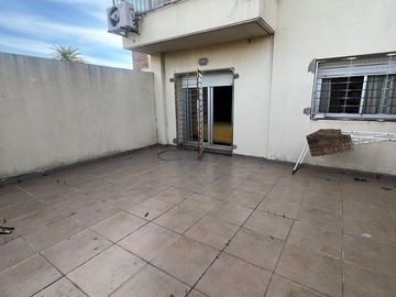 VENTA DEPARTAMENTO 2 DORMITORIOS - PATIO- ARROYITO