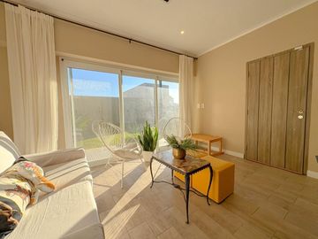 CASA 1 DORMITORIO VENTA ALVEAR CON PATIO