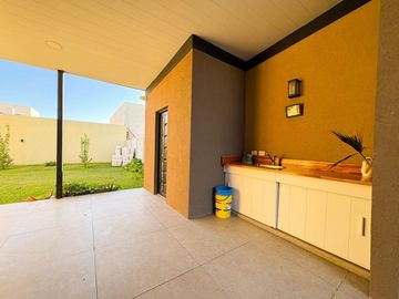 CASA 1 DORMITORIO VENTA ALVEAR CON PATIO