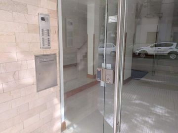 VENTA 2 AMB. IMPECABLE . 67 m². BALCON . CABALLITO