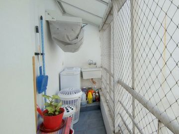 VENTA 2 AMB. IMPECABLE . 67 m². BALCON . CABALLITO