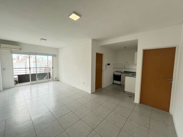 DOS AMBIENTES LUMINOSO CON BALCON - Almagro Norte