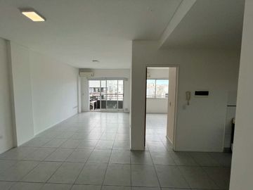 DOS AMBIENTES LUMINOSO CON BALCON - Almagro Norte